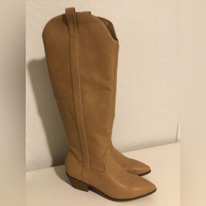Sale $19.       Universal thread boots, size 7.5 memory foam.  NEW with tags